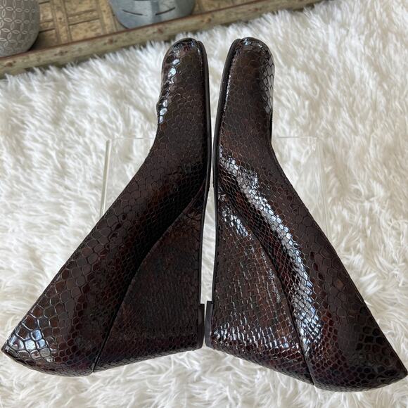 Stuart Weitzman Snake Print  Med wedge Shoes  Size 9B NWOT - Picture 3 of 5